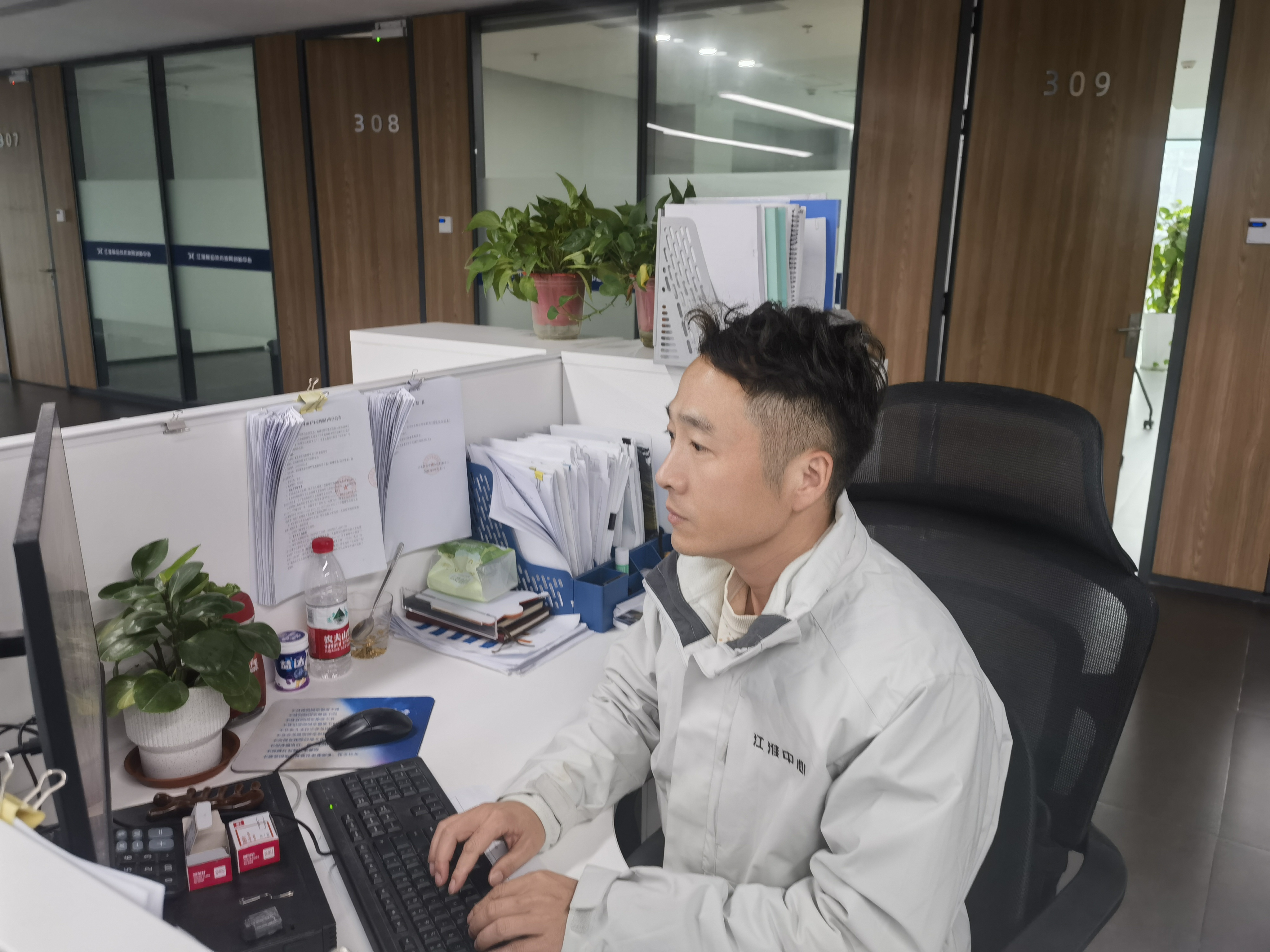 1764644293846.jpg 汪健.jpg